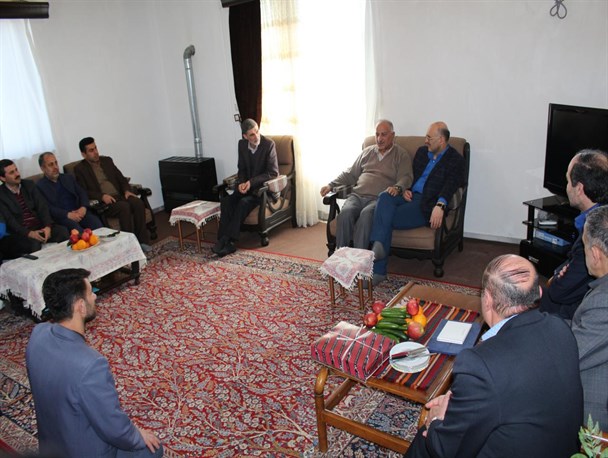 مدیرکل اداره آموزش و پرورش گیلان با پدر شهید عابدی راد دیدار کرد