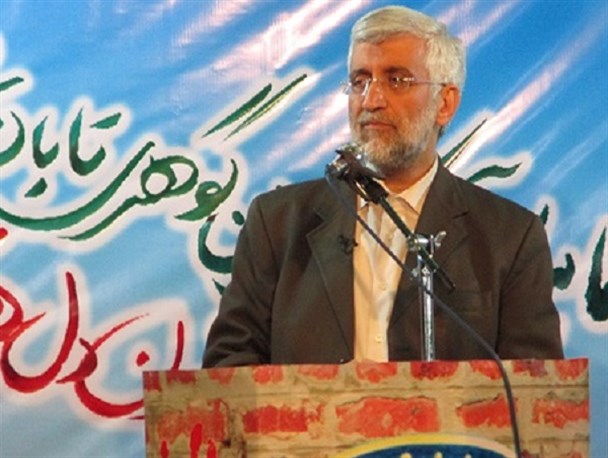 جلیلی: دشمن در داخل کشور به دنبال انقلابی هراسی است/ تحریم ها را باید با قدرت بی اثر کرد نه با التماس/ این تفکر انقلابی است که سایه جنگ را از کشور دور می کند