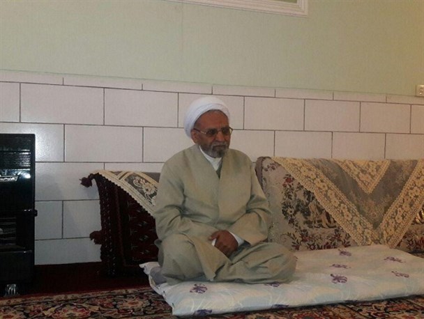 با پیکان از نائین تا سراوان و چابهار برای دیدن علمای تبعید شده می رفتم/ تضادهای دوران پهلوی و انقلاب اسلامی؛ دربار سراسر فساد شاه و زندگی پیامبرگونه رهبر انقلاب