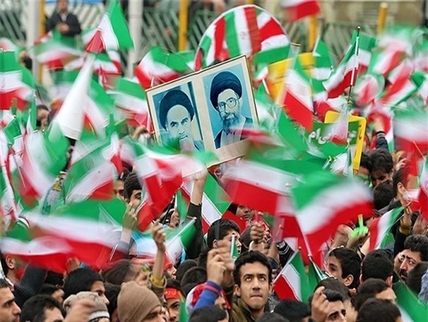 ما فرزندان انقلابیم، محکم پای آرمان ها ایستاده ایم