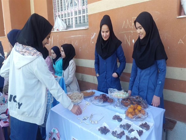 برپایی بازارچه کار و فناوری در دبیرستان حضرت فاطمه(س) درق / تصاویر