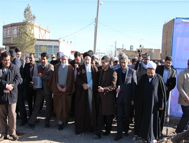 بازدید آیت‌الله رئیسی از کتابخانه در حال احداث آستان‎قدس‎رضوی در گناباد + تصاویر