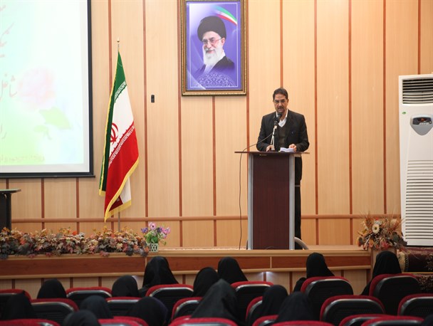 زنان مشوقان اصلی انقلابیون / آینده انقلاب؛ در گرو تربیت فرزندان صالح است