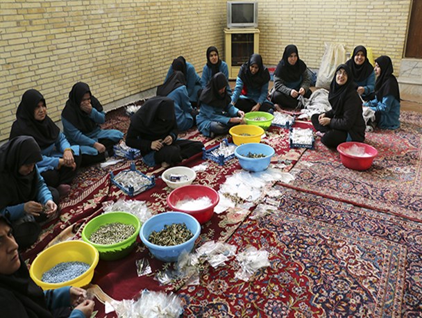 برپایی کارگاه حمایتی بانوان معلول امید اشکذر به روایت تصویر