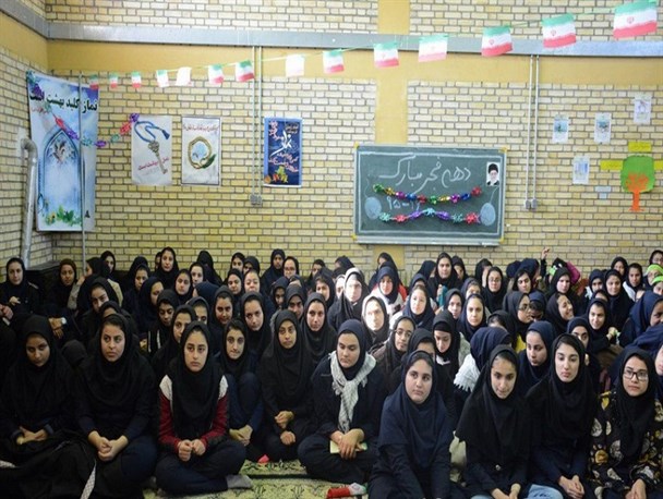 جشن بزرگ دهه فجر و تجلیل از دانش آموزان دبیرستان ۱۵ خرداد کردکوی+تصاویر