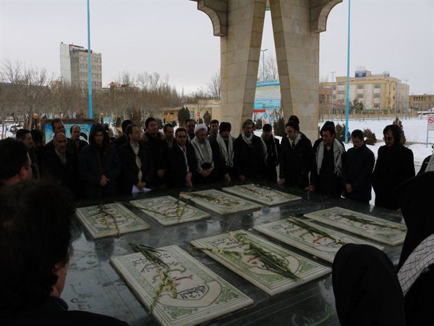 دانشگاهیان علوم پزشکی اردبیل با آرمان های انقلاب اسلامی تجدید میثاق کردند