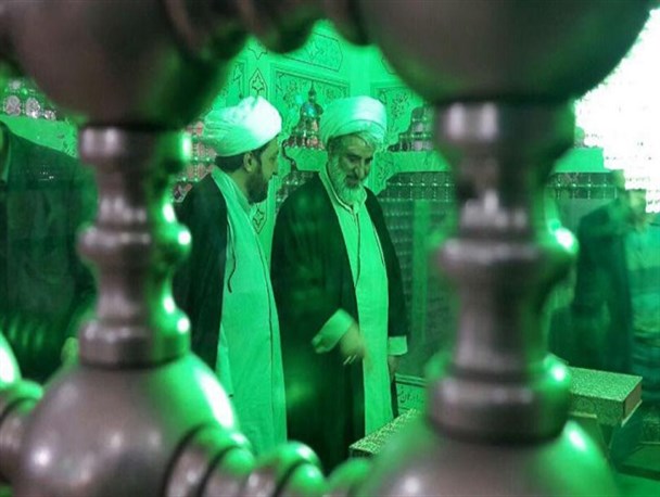 غبارروبی و عطر افشانی ضریح مطهر امامزاده آقاعلی عباس و سید محمد علیهماالسلام+ تصاویر