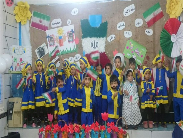 جشن انقلاب توسط غنچه های بسیجی هنرمند دشتستان+تصاویر