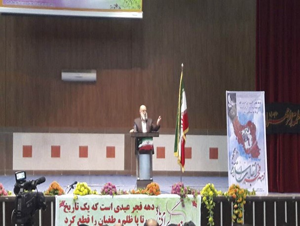 با پول مسلمانان، مسلمانان را می‌کشند و این بزرگ‌ترین توطئه و درد است
