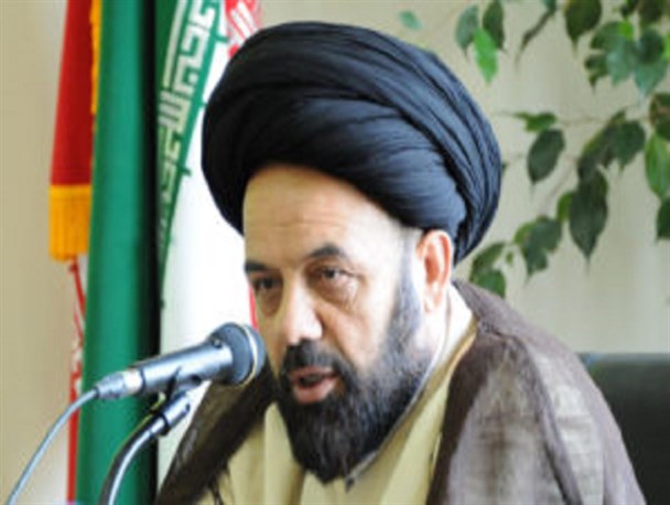 جوانان عزیز، بصیر و آگاه باشید و گوش‌هایتان را در اختیار دشمن قرار ندهید