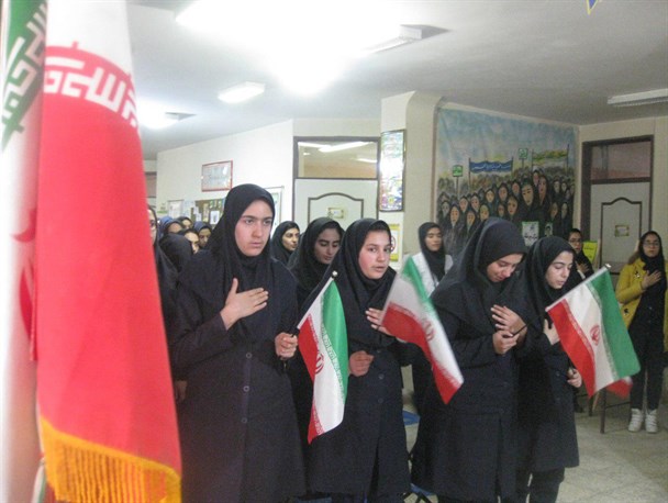 برگزاری مراسم جشن انقلاب در دبیرستان ۱۷ شهریور فیروزکوه + تصاویر