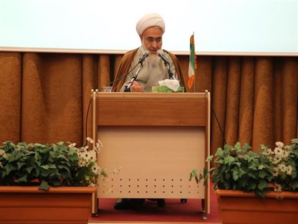 امام خمینی(ره) در خانه ساده زندگی می‌کردند/ کاخ‌نشینی برخی از مسئولان خلاف آرمان‌های امام راحل است