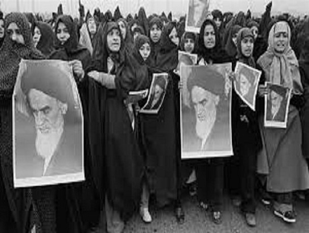 گفتگوی صمیمی با بانوی فعال انقلابی تفرش/ از شعارنویسی تا سامان‌دهی دانش‌آموزان برای حضور در تظاهرات علیه رژیم