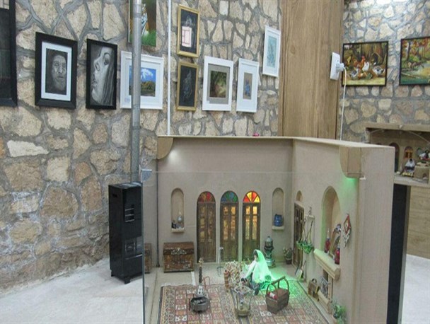 برپایی نمایشگاه آثار تجسمی استادان و هنرمندان شهرستان نطنز/ تصاویر