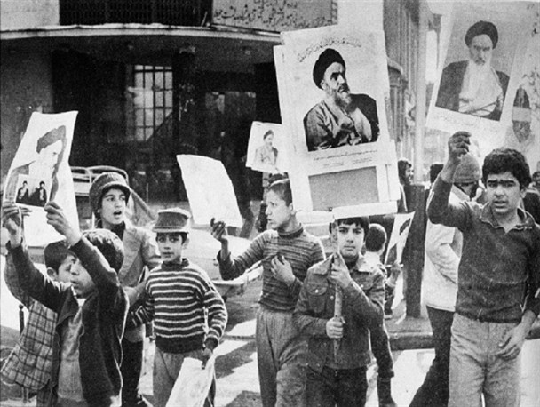 دانش آموزان در پیروزی رساندن انقلاب اسلامی سهم بزرگی داشتند