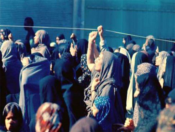 حضور پر شور بانوان در تظاهرات خودجوش مردم هرمزگان قبل از انقلاب/ تصاویر