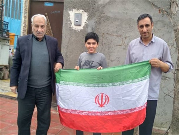 توزیع بیش از ۸۵۰ عدد پرچم مقدس جمهوری اسلامی ایران در اردبیل + عکس