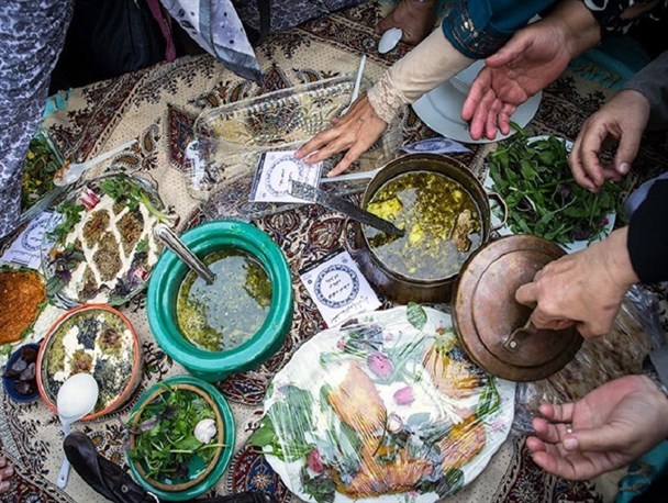 چه غذاهایی در مسافرت مسمومیت غذایی به همراه دارند؟