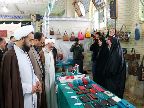 افتتاح نمایشگاه انعکاس هنر و توانمندی بانوان راور+تصاویر