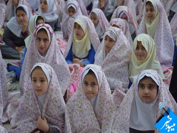 850 دانش آموز دختر میبدی به سن تکلیف رسیدن خود را جشن گرفتند+ تصاویر