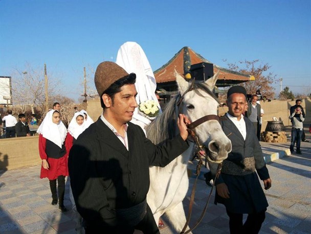 جشن سنتی شکر گزاری آش اسفندی دلیجان+تصاویر