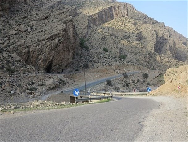 مسئولان کهگیلویه و بویراحمد در خواب زمستانی/ گودال های عمیق درجاده چرام - باغچه سادات به یاسوج