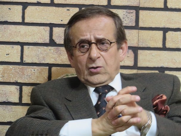 کسانی که می گویند برجام سایه جنگ را از سر ایران برداشت یا خائن اند یا نادان / آمریکا در غلطهای گذشته اش مانده است