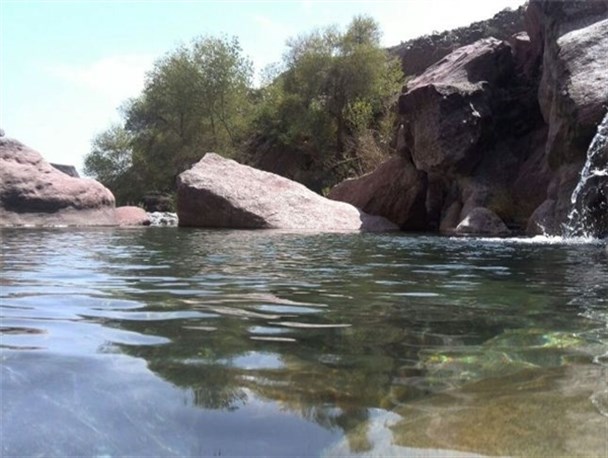 جنوب کرمان سرزمین آبشارخروشان سونته/تلألو آب در دل‌ سنگ و صخره+ عکس
