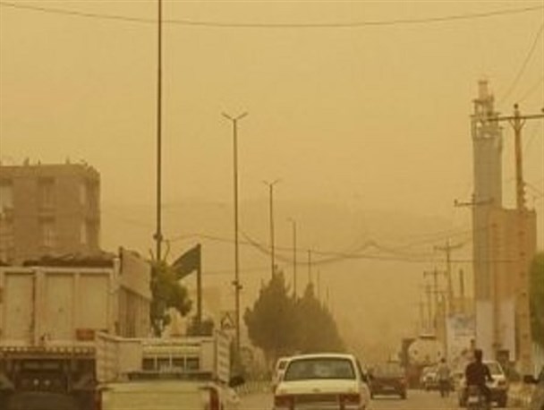 گرد و غبار در راه مناطق مرزی کرمانشاه/ پیش بینی کاهش دید به کمتر از ۱۰۰۰ متر