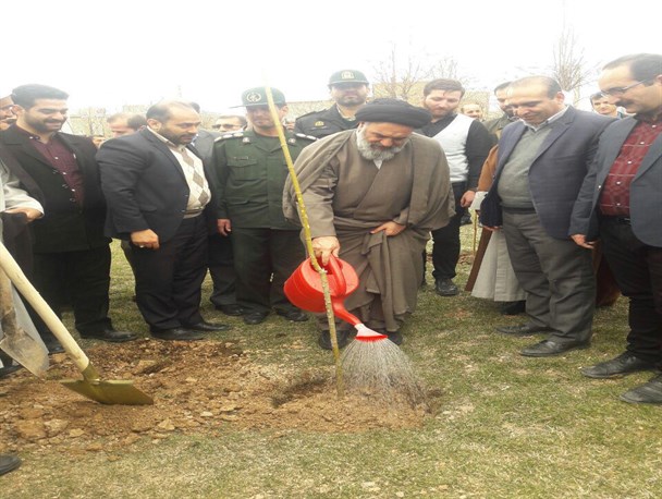 از غرس نهال  تا طرح خانه تکانی کاغذی دردهگلان/ افتتاح دفتر تعاونی فراگیر تخصصی منابع طبیعی لیلاخ