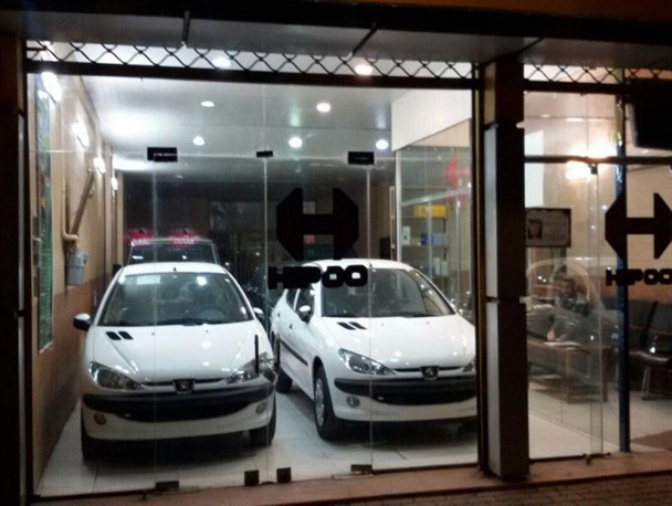 سایت‌های مجازی، نمایشگاه‌های اتومبیل را از رونق انداخت/ لزوم ایجاد شهرک صنفی برای نماشگاه‌داران اتومبیل