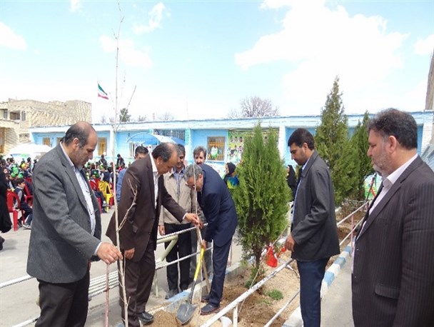 مراسم نمادین روز درختکاری در تیران برگزار شد/ تصاویر