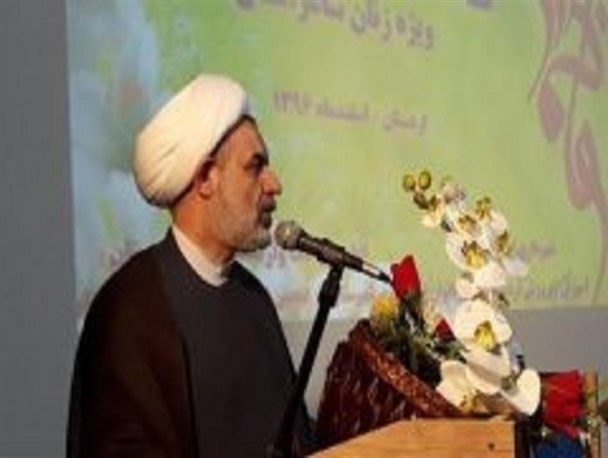 شعر اگر در خدمت تربیت نسل جامعه قرار گیرد ارزشمند است