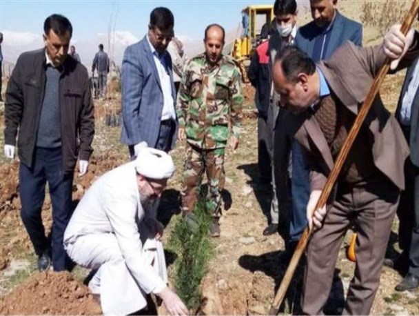 کاشت دو هزار اصله نهال در پارک دزپارت اردل