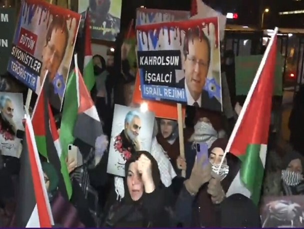 شعار «ما همه قاسم سلیمانی هستیم» طنین انداز شد