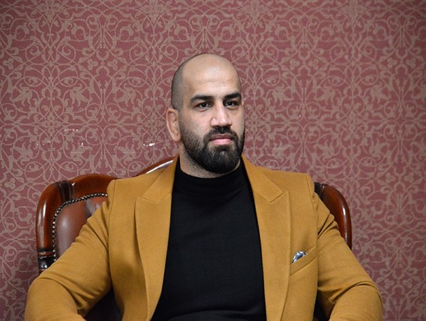 صادق زاده: کشتی پهلوانی و حضور در گود زورخانه من را آرام می‌کند/ زورخانه‌های ما کم کم دارد خالی می‌شود