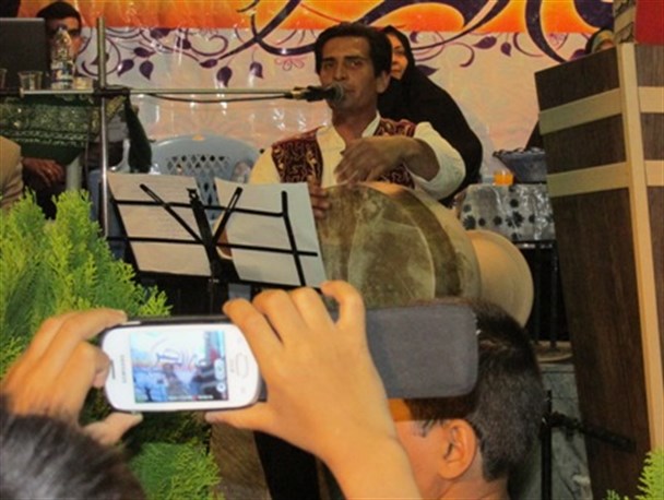 جشن میلاد کوثر سید ابو رضا(ع) ساوه با حضور مرشد برتر ایران+عکس نورافشانی