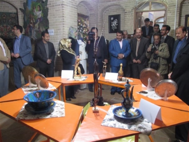 نمایشگاه فرهنگی خمین به مناسبت هفته فرهنگی بازگشایی شد+عکس