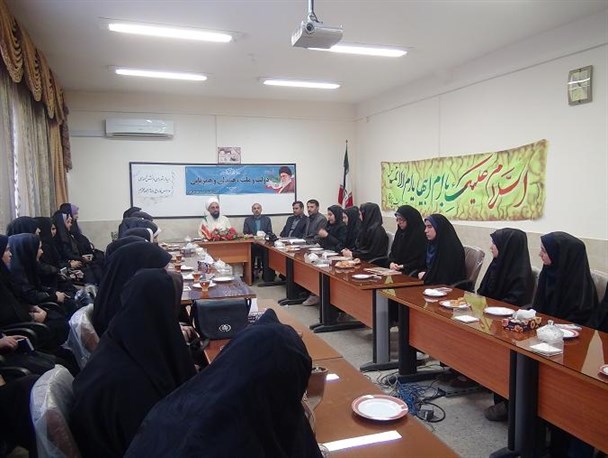 اعضای شورای دانش آموزی، نخبگان ومعتمدان مدارس اند