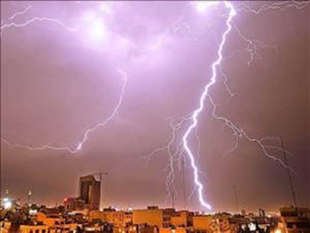 خروش آسمان آذربایجان در روز دوشنبه/ نیمه جنوبی استان بارانی می‌شود
