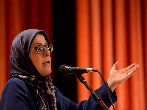 به نام دین زنان را خانه نشین می‌کنند/ احمدی نژاد برخلاف خاتمی این جرأت را داشت که یک زن را وزیر کند/ قرار نبود حجاب اجباری شود!