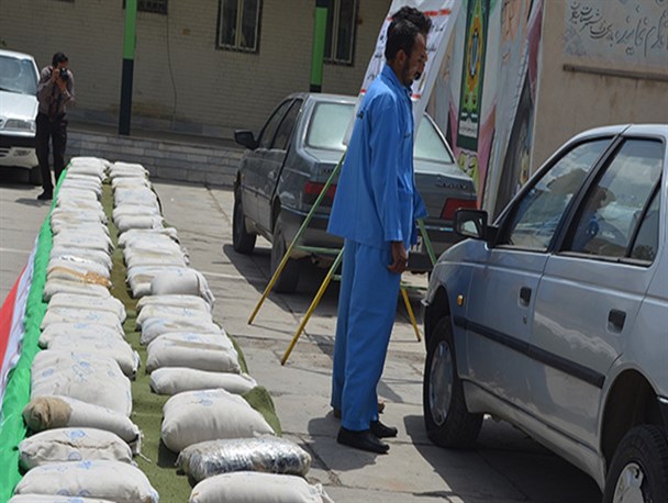 تصاویر کشف محموله مواد مخدر در سیرجان