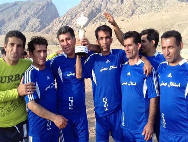 تیم فوتبال استقلال بهمئی فاتح جام نوروز پیشکسوتان شد+تصاویر