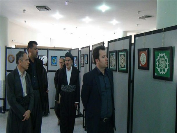 نمایشگاه قرآنی معرق یکی از هنرمندان سروآبادی افتتاح شد+تصاویر