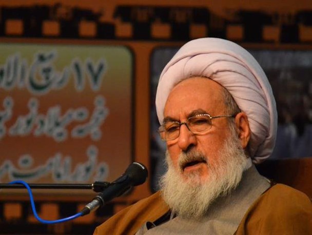 راهکار تحقق اقتصاد مقاومتی حمایت از تولید داخلی است/ چرا بازار تبریز از کفش‌های چینی پر شده است؟