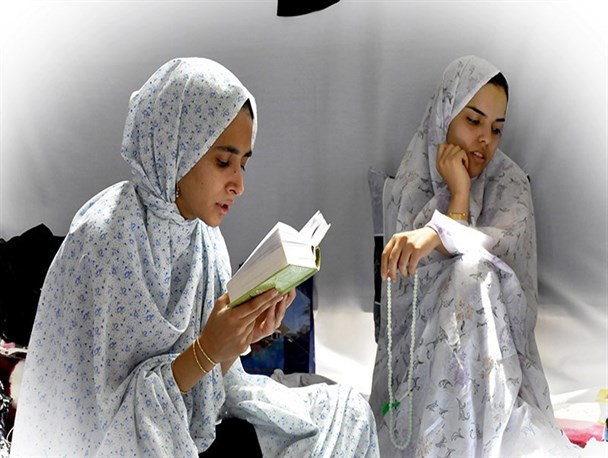 حضور 400 خواهر در مراسم اعتکاف شهر دیر
