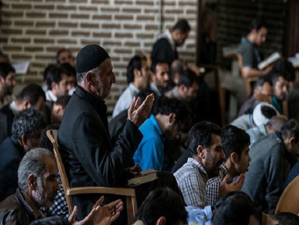 آیین معنوی اعتکاف با حضور بیش از هزار معتکف در خلیل‌آباد آغاز شد