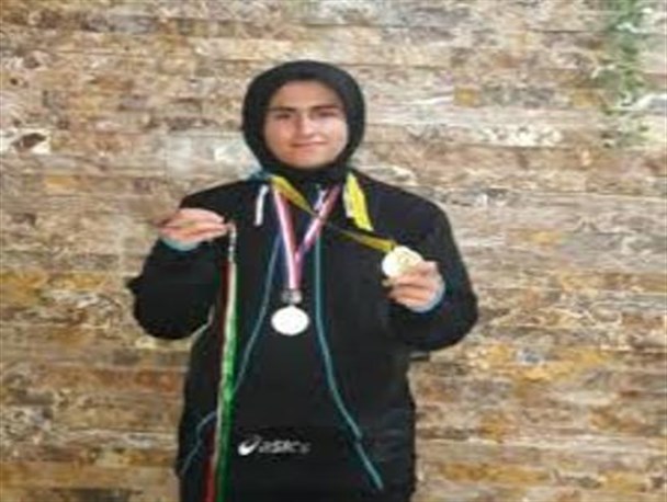 بوسه ملی پوش چرامی بر دستان پدرش در روز پدر/مشکلات درسی و سختی اردوها باعث شد دیگر به تیم ملی نروم+عکس