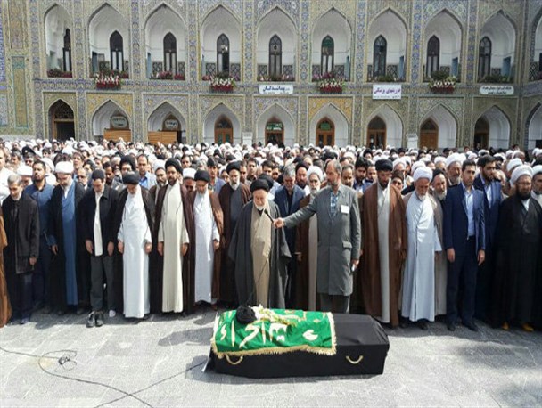 تشییع پیکر مرحوم آیت الله صالحی در حرم مطهر رضوی