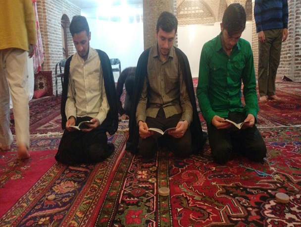 آئین معنوی اعتکاف در ۲ مسجد هشترود در حال برگزاری است +تصاویر